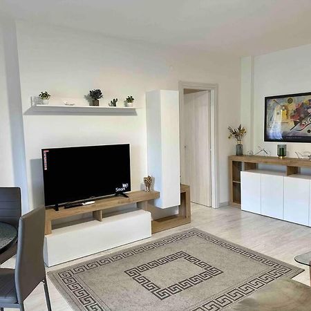 Appartamento Luminoso Domus Eur Рим Екстериор снимка