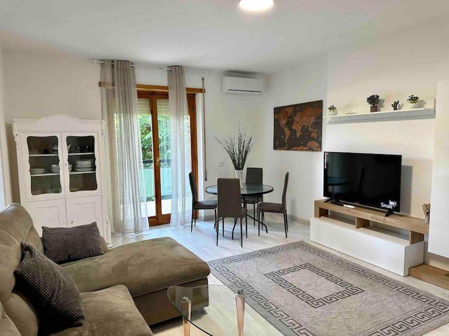 Appartamento Luminoso Domus Eur Рим Екстериор снимка