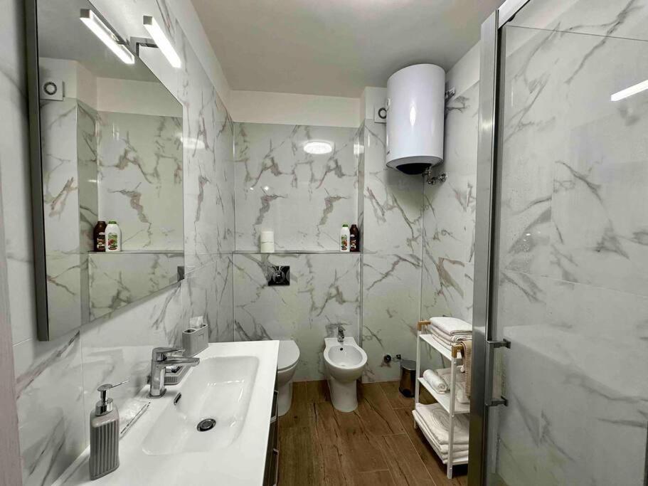 Appartamento Luminoso Domus Eur Рим Екстериор снимка