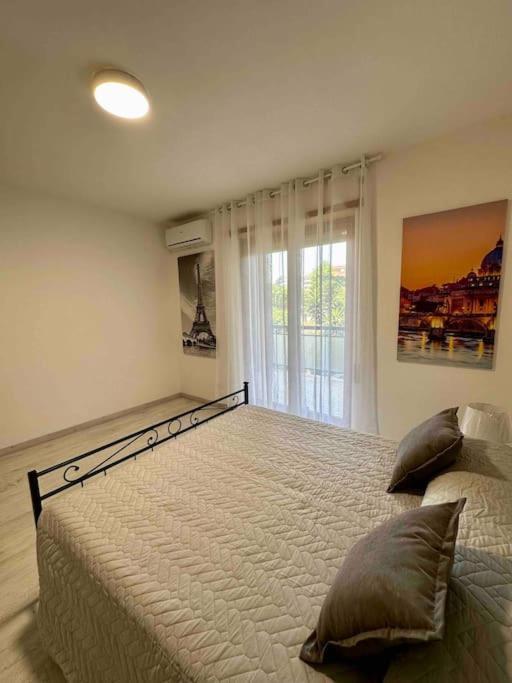 Appartamento Luminoso Domus Eur Рим Екстериор снимка